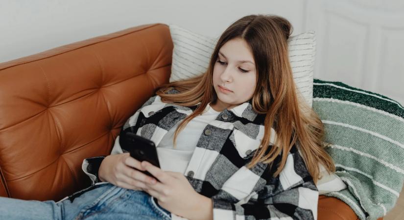 Hatmillió dollárt fizet a Meta és a Google annak a nőnek, aki napi 16 órát Instagramozott