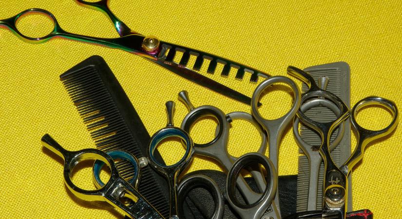 Kigyulladt egy szalon Debrecenben