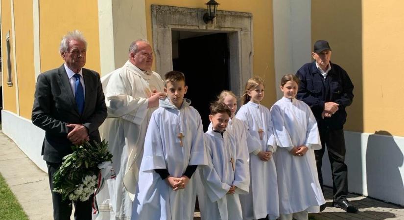 Sinkovits Mátyásra, Kópháza költőjére emlékeztek