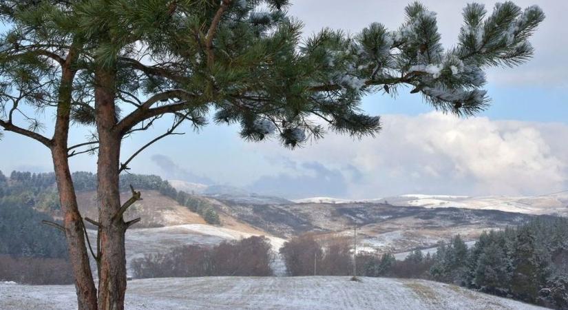 Nem enged a tél Hevesben: miközben sokfelé nyári meleg van, itt újra fagyos reggel csapott le