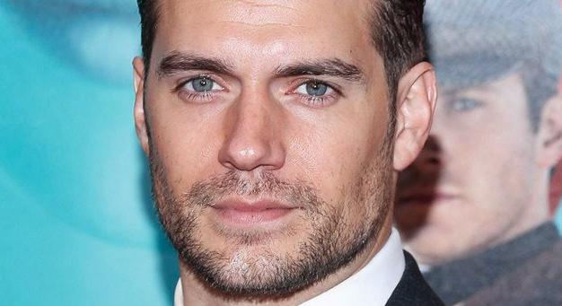 A valóságban ő Henry Cavill barátnője – A Vaják és a Superman sztárjának igazi bombázó a párja