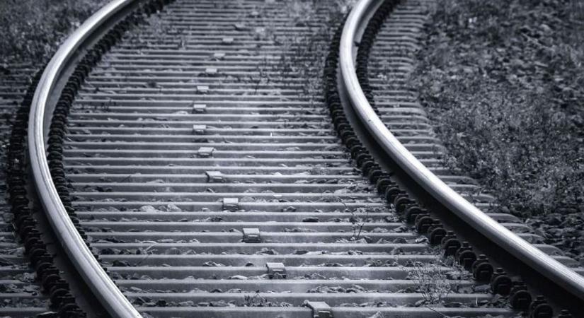 Tragikus hétfő: embert gázolt el a vonat Győrben