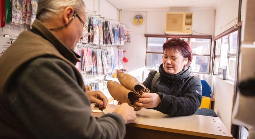 Szétmállott az új cipőd talpa – van, amikor egy szó nélkül visszaadják a pénzed a boltban