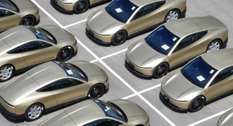 A Tesla önvezető taxijai elkezdtek legurulni a gyártósorról