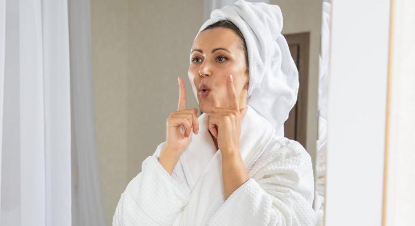 A nyelvtartás tényleg formálja az arcodat? Íme az igazság