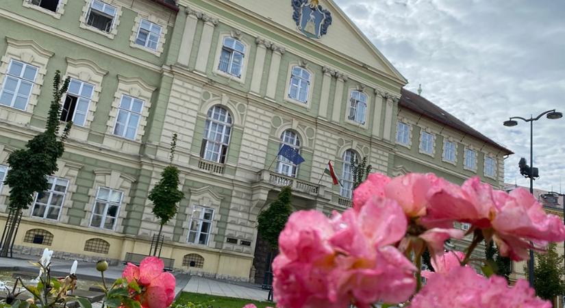 Úgy kaphattak emberek fizetést a Vas Megyei Kormányhivatalban, hogy nem jártak be dolgozni