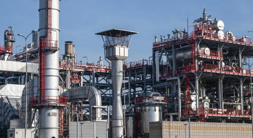 Minden fél kivár, elhúzódhat a szerb NIS olajvállalat értékesítése