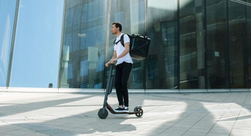 Kötelező lenne biztosítást kötni elektromos rollerekre is, de a rolleresek kb. 80%-át nem izgatja a dolog