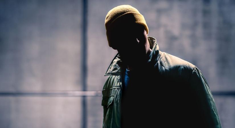 Levágta a nyomkövetőt – szökés után egy játszótéren fogták el