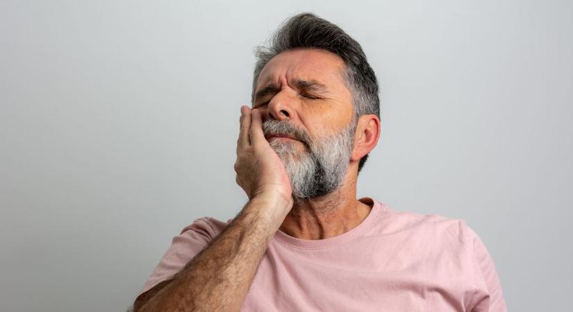 Hajhullás vagy ízületi fájdalom? Lehet, hogy a foga okozza