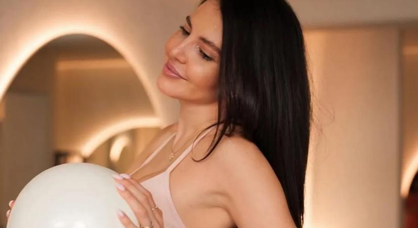 Lélegzetelállító fotókkal sokkolt Gulácsi Péter meseszép felesége