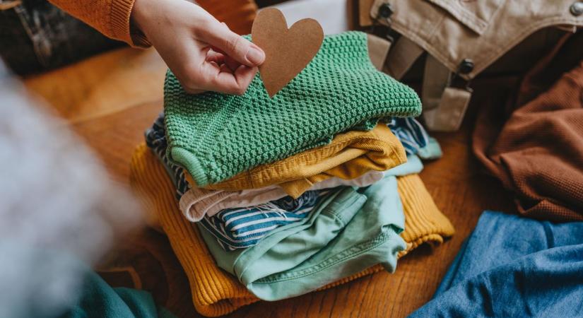 Használtruha-adományozást tart a Vöröskereszt Szekszárdon