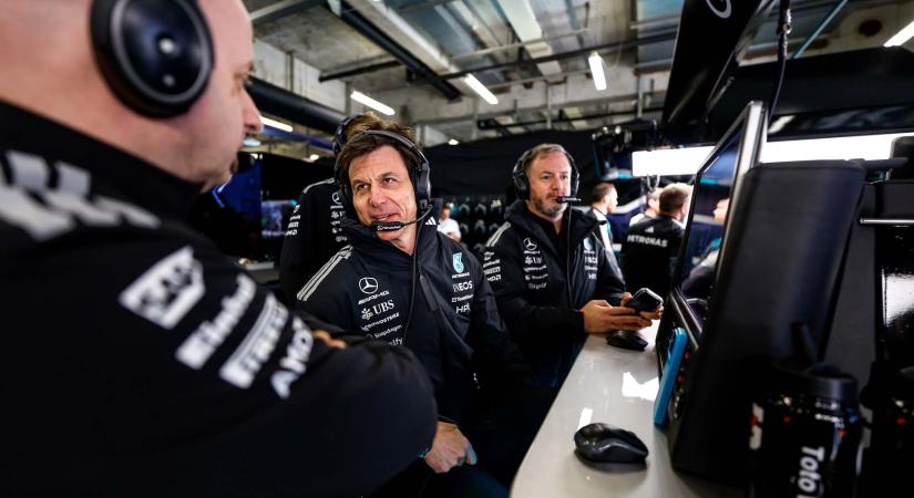 Wolff figyelmeztette Russellt és Antonellit: „A csapat mindig nagyobb, mint a versenyzők”