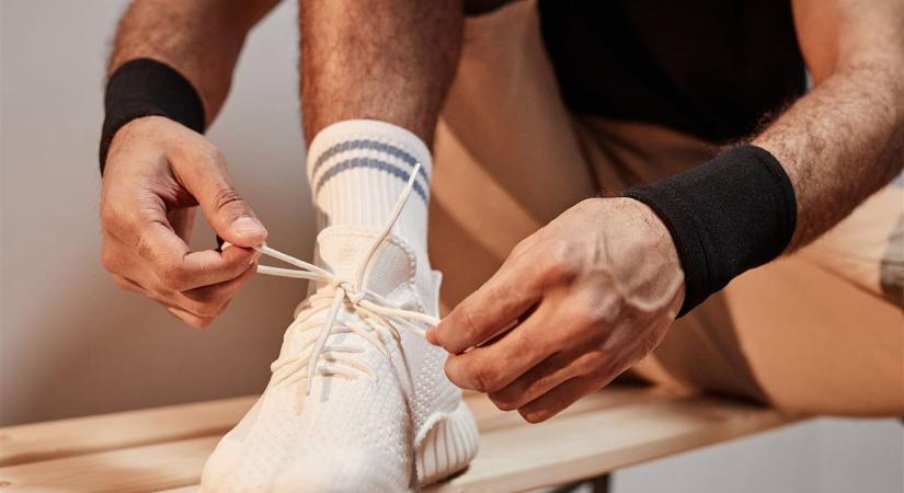 Városi elegancia sportosan – a legdivatosabb férfi sportcipő trendek az idei szezonban