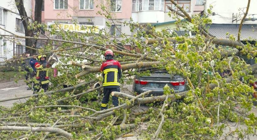 Tizennyolc megye hetvenkét településén okozott károkat a nagy szél