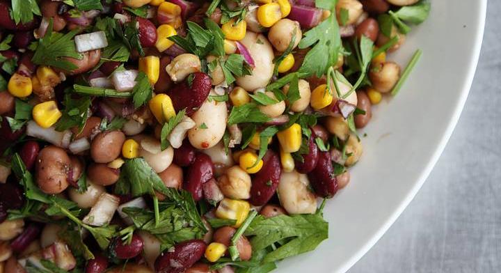 Egyszerű, olcsó és fehérjedús babsaláta: ha nincs időd főzni