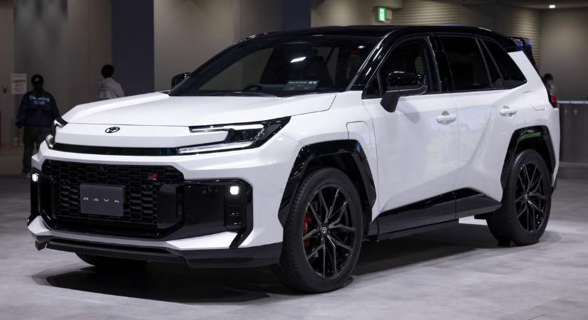 A magyarok is odáig voltak ezért a SUV-ért, most lecserélte a Toyota – végzetes hiba volt