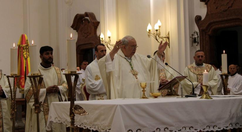 A hivatásokért végzett ima és az aranymise ünnepe – a XXXVII. Komáromi Imanap képeken