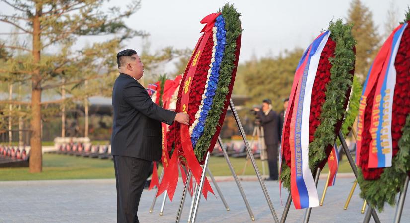 Kim Dzsongun felavatta az Ukrajnában elesett észak-koreai katonák emlékművét, és közölte, Phenjan továbbra is támogatja Moszkvát