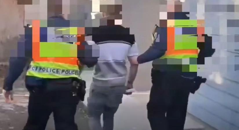 Mesterhármast lőttek a rendőrök a devecseri kábítószer-razzián (videó)