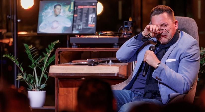 Kovács Ákos síró fotót osztott meg magáról