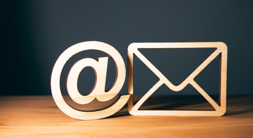 Mire használták a @ jelet az internet előtt?