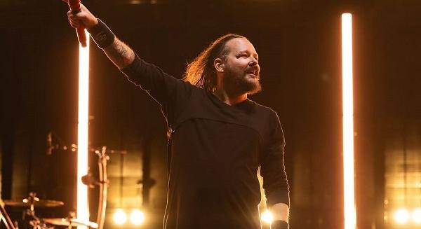 Élőben is bemutatta új dalát a Korn (videó)