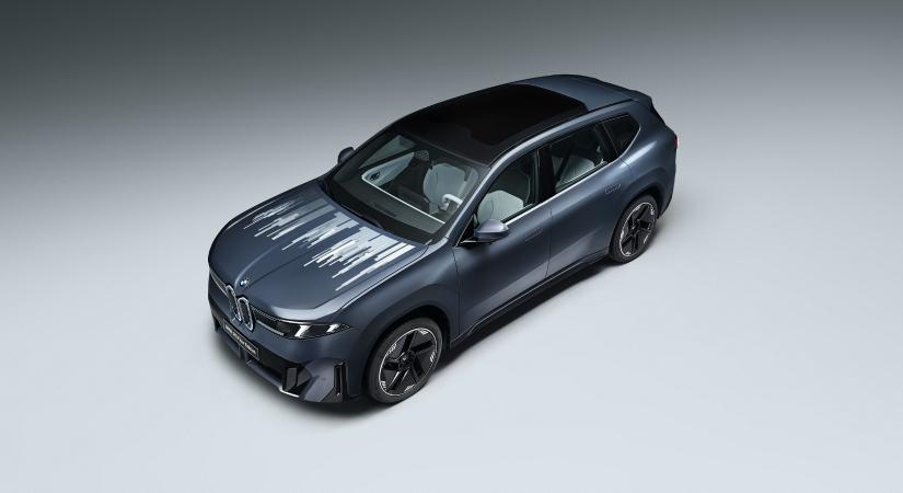 Gombnyomásra színt vált a debreceni BMW