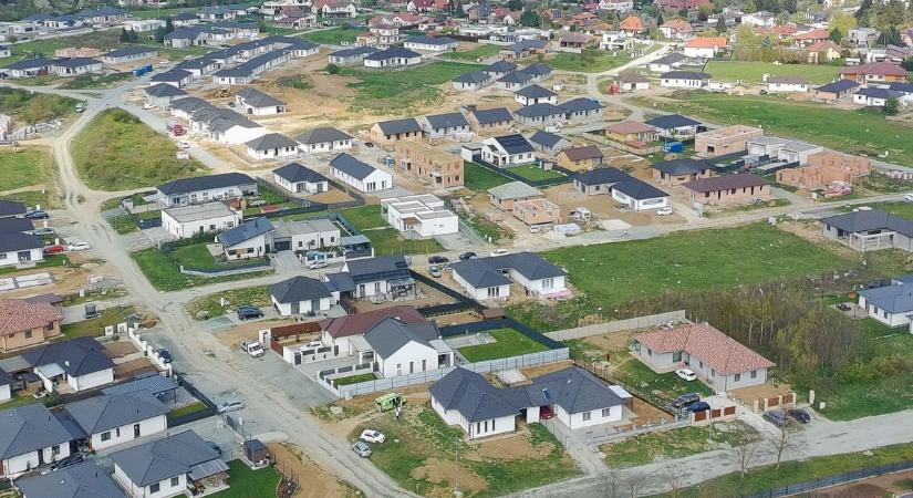 Kamerával vizsgálják át az oladi plató alatt húzódó szennyvízhálózatot