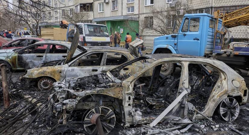 Ukrán légierő: közel száz drónnal támadta Ukrajnát az orosz hadsereg, Odesszában egy szállodát is találat