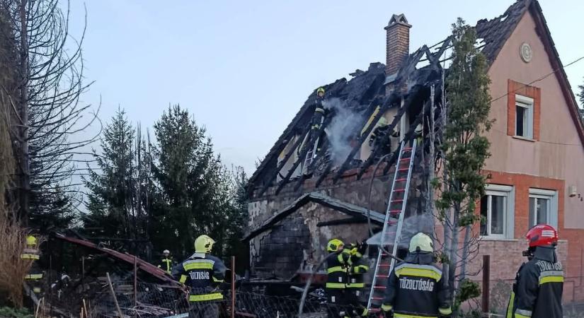 Emlékek égtek porrá a józsai házban – a motorosok összefogtak a tulajdonosokért