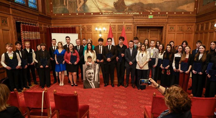 A Kárpát-medence minden tájáról érkeztek ma fiatalok az Országházba, kihirdették a Potápi Tehetségprogram nyerteseit