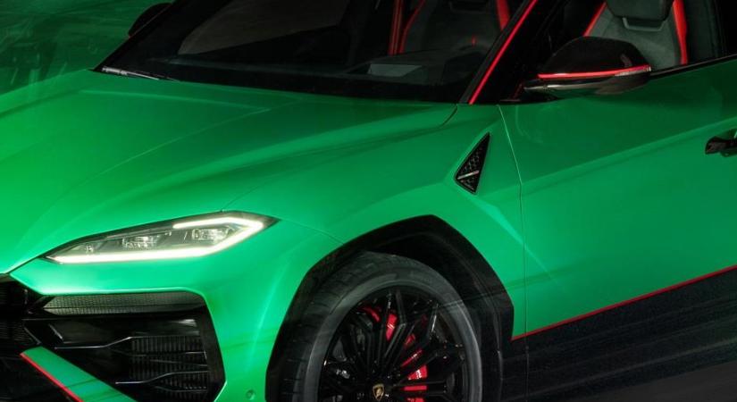 Papagájként pompázik ez a Lamborghini