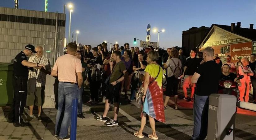 Felmentették a tüntetés szervezésének vádja alól a szabadkai újságírót