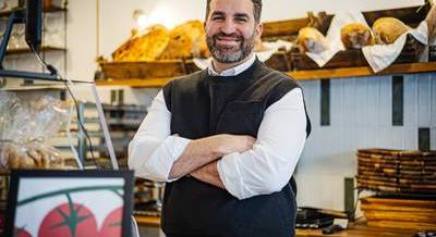 Ebédidőben már állnak a sorok a budai pizzéria előtt, amely hosszú kálvária után nyílt újra