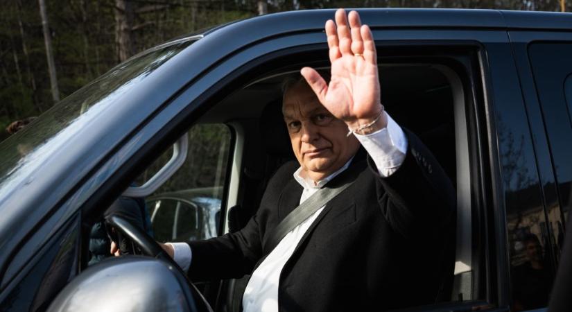 Reagált a kormány Orbán amerikai útjára, de a magángépekkel külföldre hordott vagyonról hallgatnak