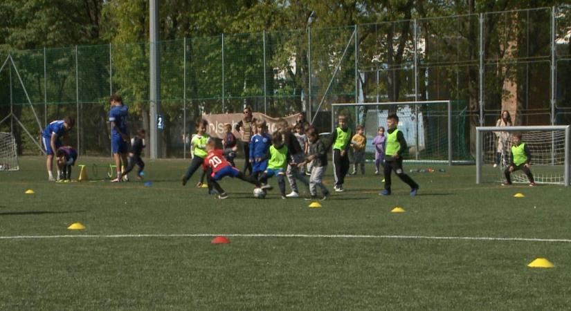 Focis fesztivál Debrecenben: ezen a programon 130 óvodás rúgott labdába