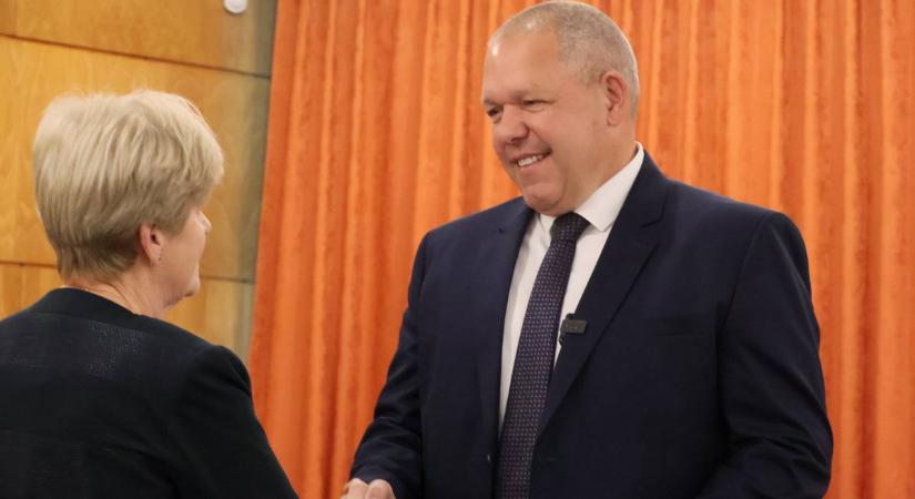 Cseh Tamás átvette a megbízólevelét (galéria)