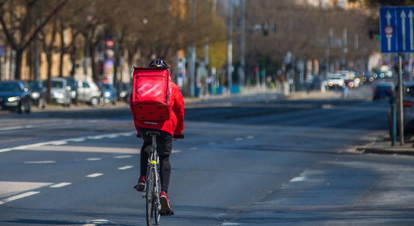 Megúszta a börtönt a sofőr, aki szándékosan gázolta el a biciklis futárt Erzsébetvárosban