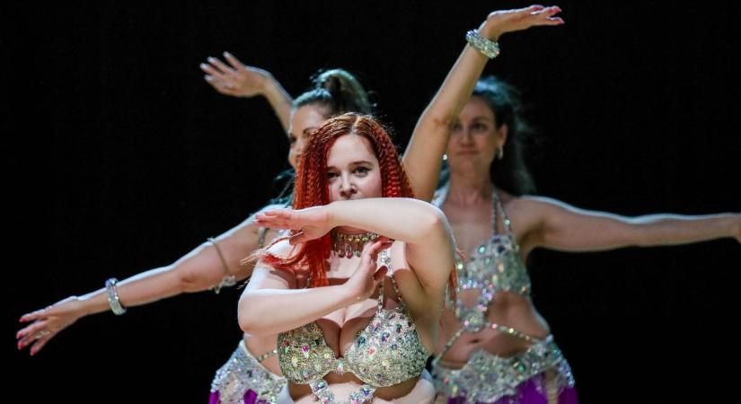 Gyönyörű táncosok a képgalériánkban - Ilyen volt a tánc világnapja Szombathelyen