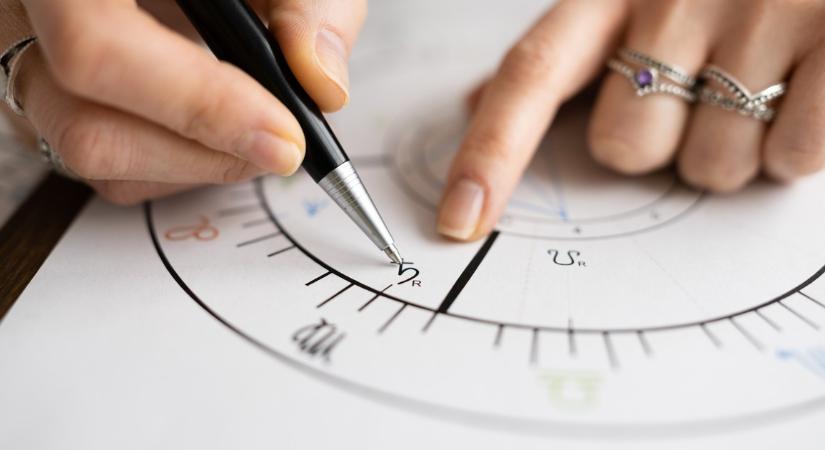 Napi horoszkóp: döntések, feszültségek és nagy érzelmek – ezt tartogatja a hétfő