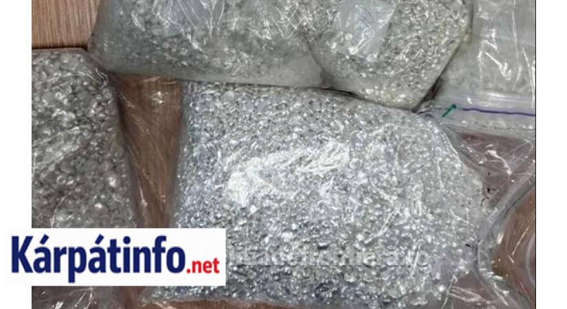 Csempészet: 15 kg ezüstöt foglaltak le a román vámosok