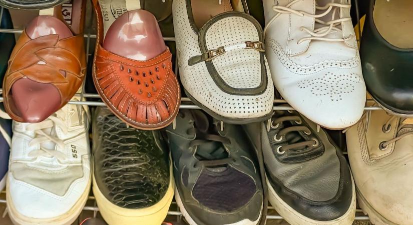 Bicskával fenyegetőztek egy 2200 forintos cipő miatt – bezár a ceglédi adománybolt