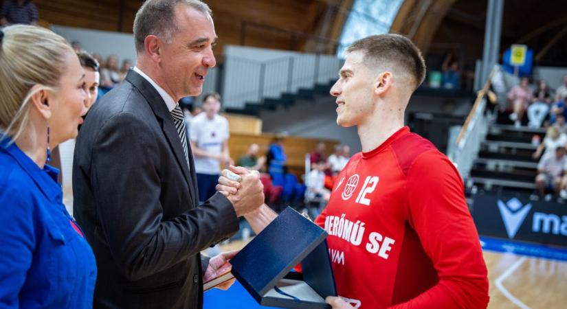 Tolna vármegye legjobbjait díjazta a szövetség