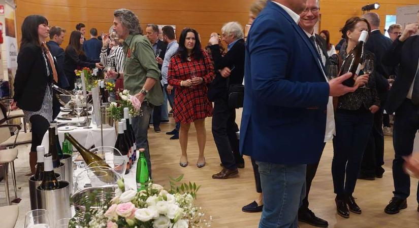 Badacsony New York – ban – Testvérvárosi megállapodás Weißenkirchen – nel