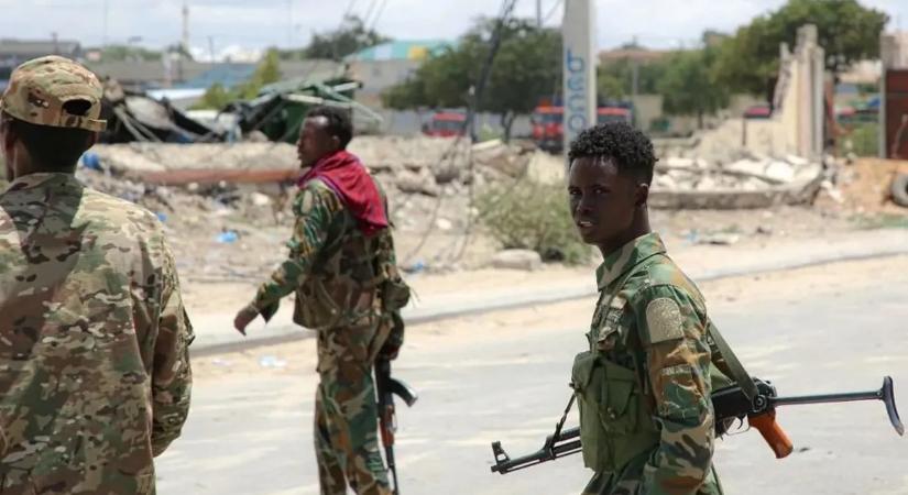 Óriási orosz leégés Afrikában - lelőtt helikopter, visszavonuló katonák, teljes káosz