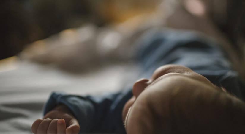 Hatvan sérülést okozott egy pécsi nő a hároméves kisfiának, majd úgy földhöz vágta, hogy az meghalt