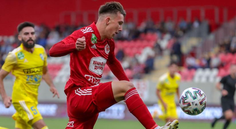 Az nem akármi...! Majdnem a félpályáról lőtt gólt a Kisvárda korábbi játékosa (videóval)