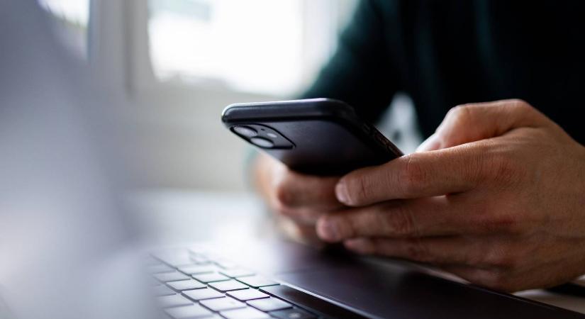 Íme a bosszantó iPhone-beállítás, ami miatt túl gyorsan merülhet le az akksi