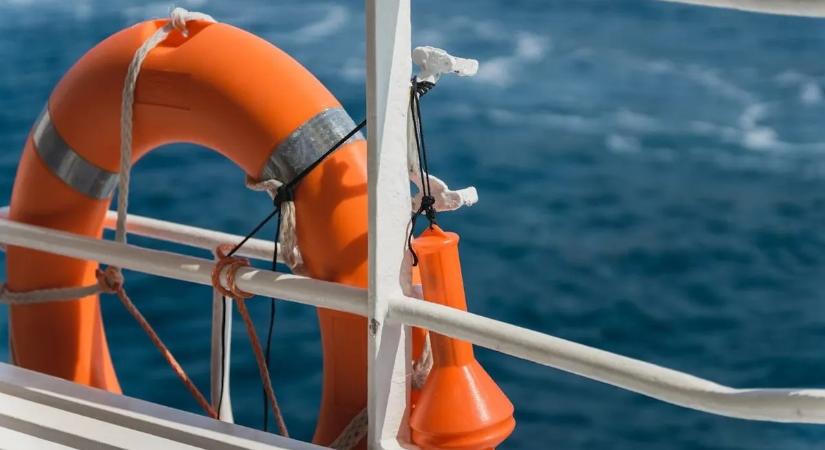 Tragédia vagy baleset? Tengerbe zuhant egy férfi a hajóról